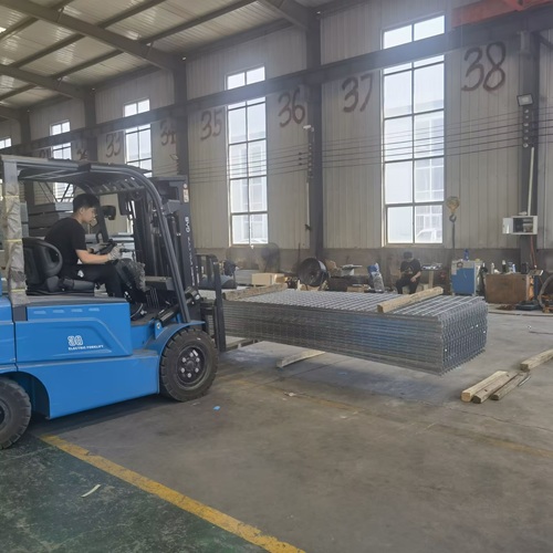 從工廠到市政，鋼格柵如何撐起工程建設(shè)半邊天？